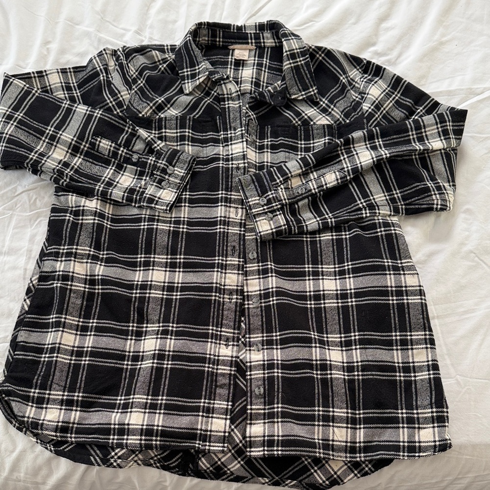 Duluth Plaid Black and White Lonf Flannel Shirt with Pockets